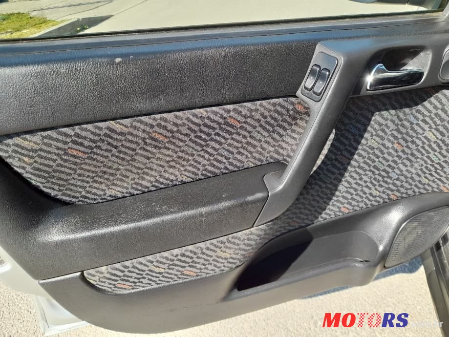 2001' Opel Astra Karavan photo #5