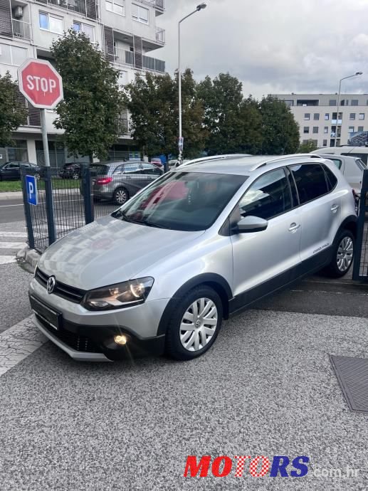 2011' Volkswagen Polo photo #1