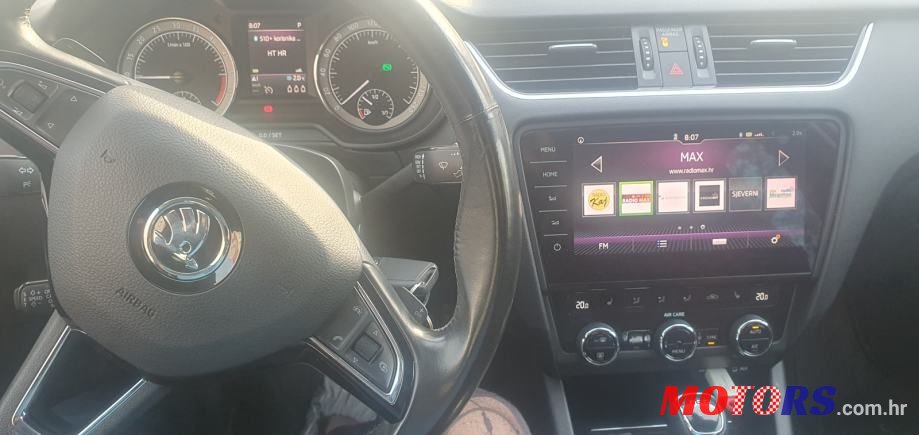 2017' Skoda Octavia Combi photo #2