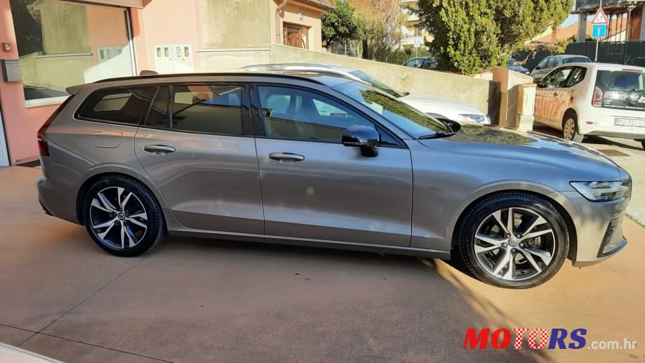 2019' Volvo V60 photo #4