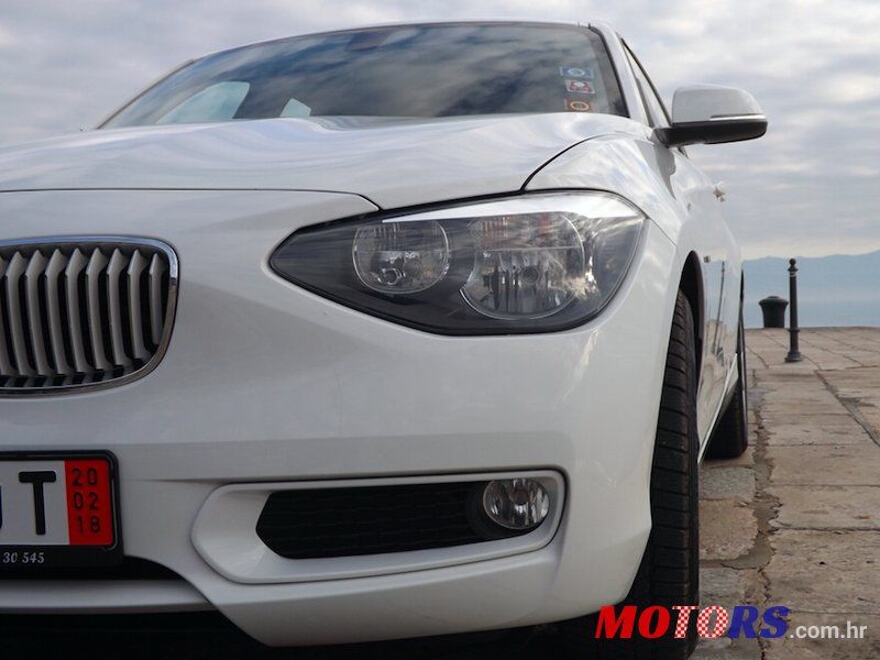 2012' BMW 1 Series 5 Door photo #1