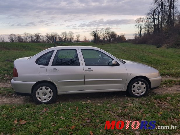 2001' Volkswagen Polo classic photo #2