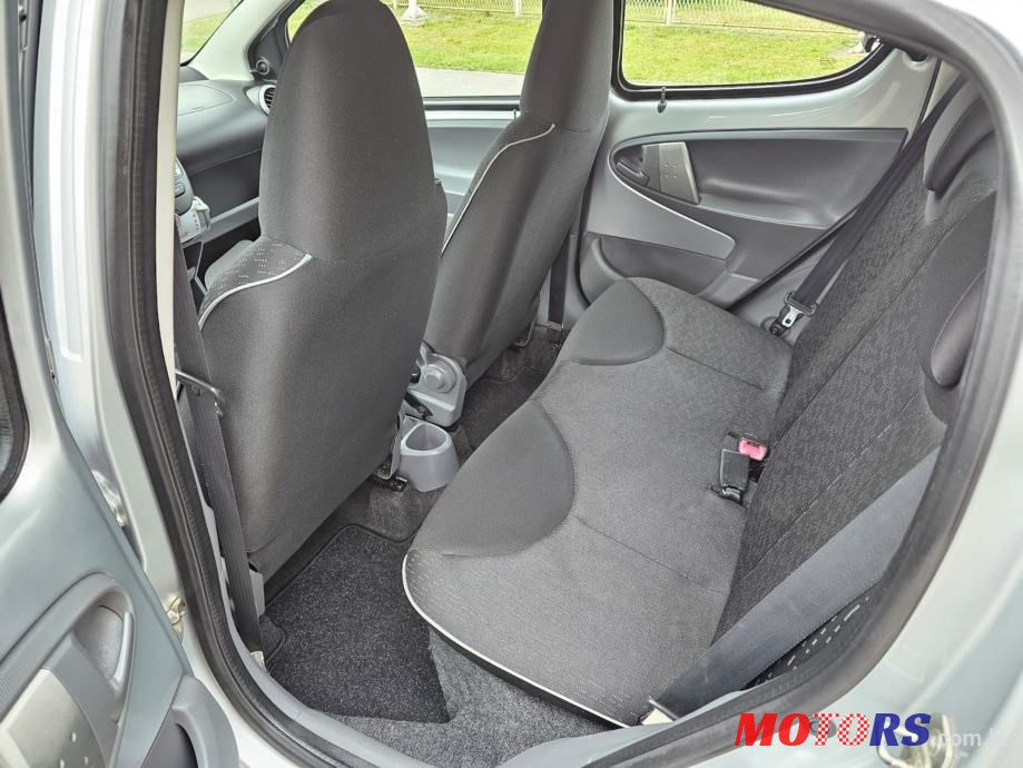 2009' Peugeot 107 1,0 photo #4