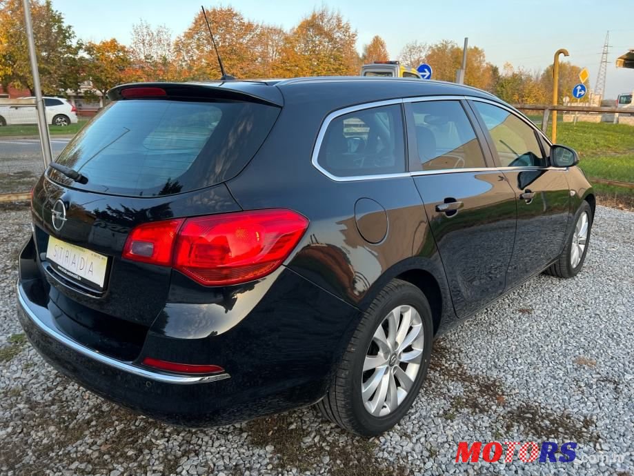 2013' Opel Astra Karavan photo #3