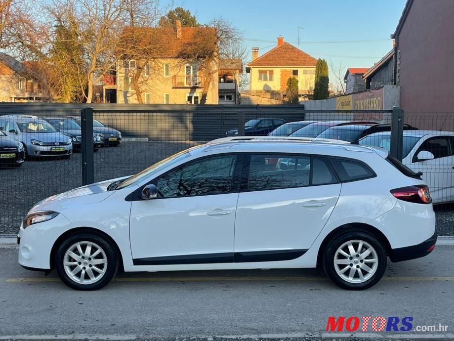 2011' Renault Megane Grandtour photo #5