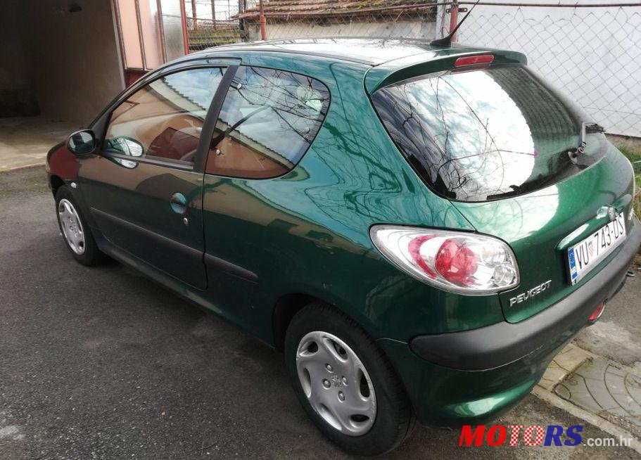 2002' Peugeot 206 206 1,1 photo #1