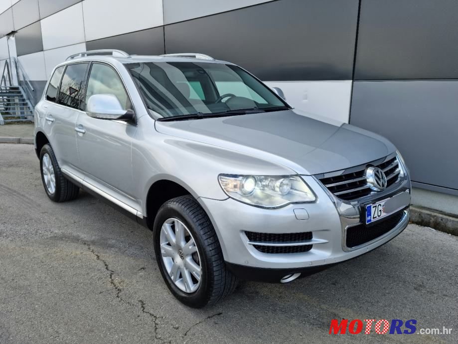 2009' Volkswagen Touareg photo #1