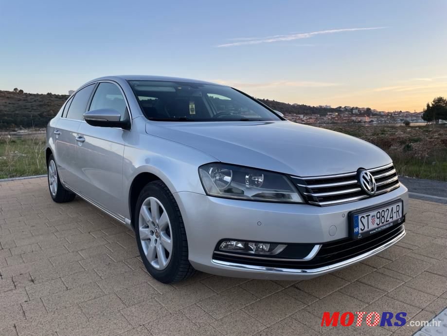 2011' Volkswagen Passat photo #3