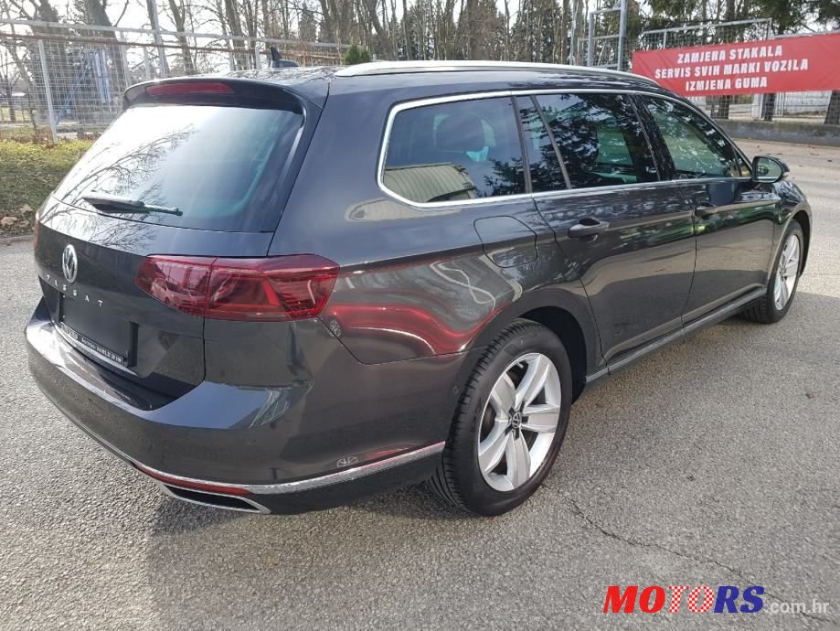 2020' Volkswagen Passat Variant photo #4