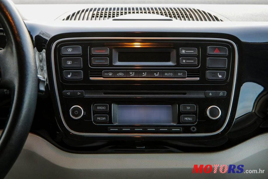 2015' Volkswagen Up! E-Up! photo #4