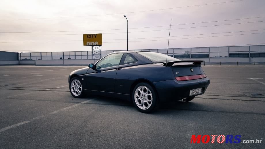 1996' Alfa Romeo GTV photo #1