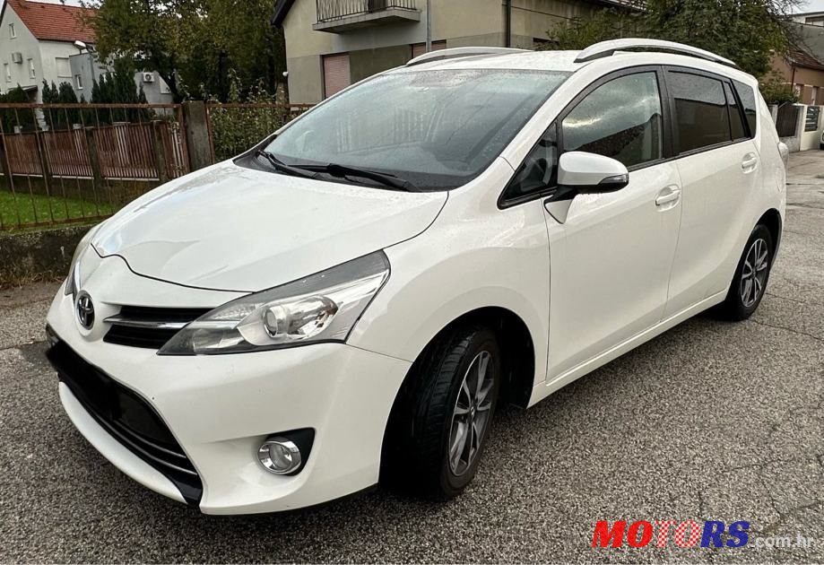 2013' Toyota Verso 2,0 D-4D photo #2