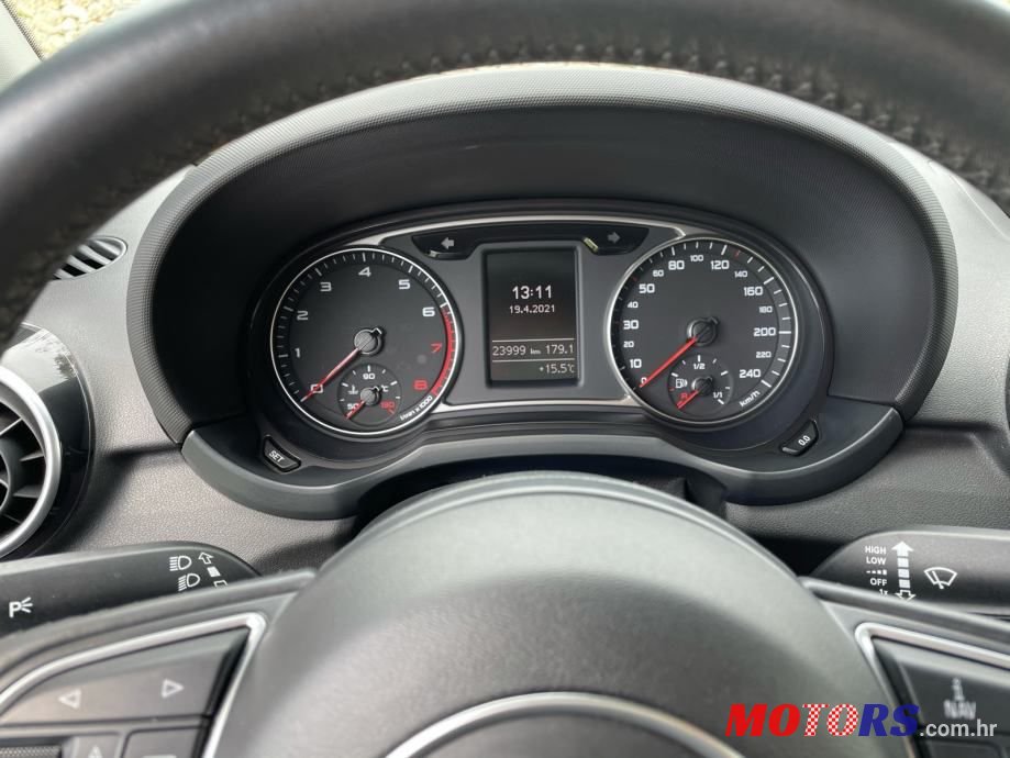 2015' Audi A1 1,0 Tfsi photo #2