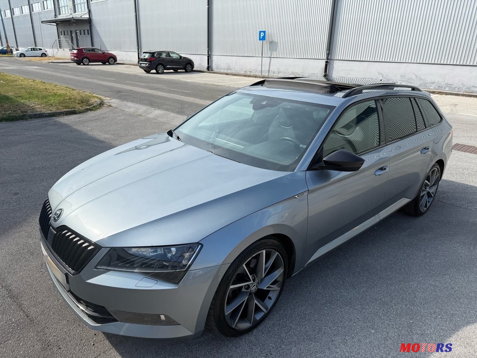 2019' Skoda Superb Combi photo #2