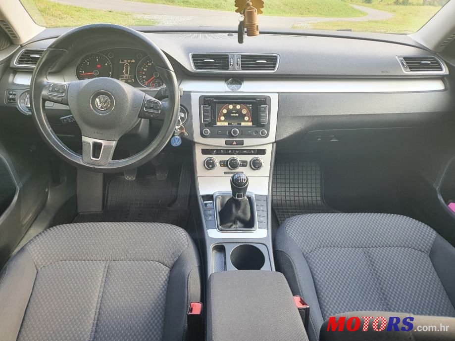 2013' Volkswagen Passat photo #4