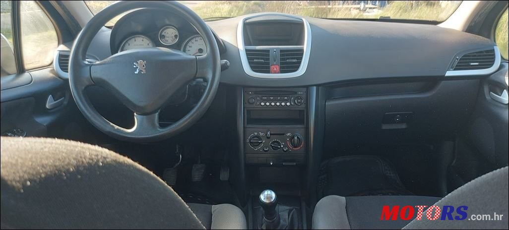 2007' Peugeot 207 1,4 16V photo #6