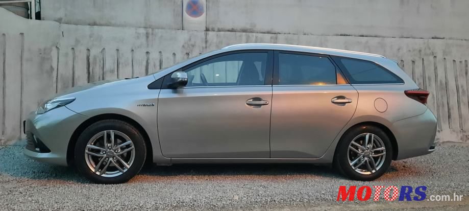 2016' Toyota Auris Karavan photo #4