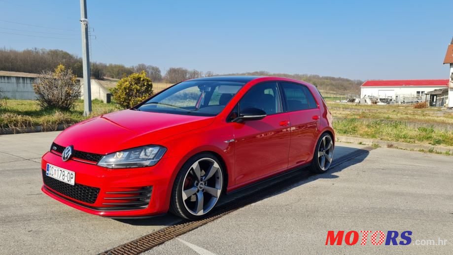 2014' Volkswagen Golf 7 2.0Gtd photo #2