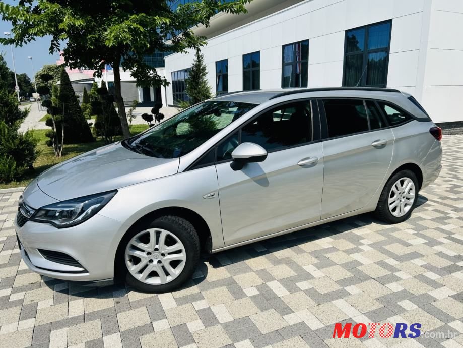 2018' Opel Astra Karavan photo #2