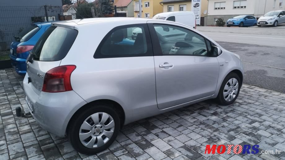 2006' Toyota Yaris photo #2
