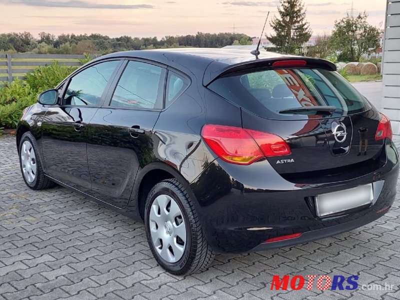 2010' Opel Astra 1,4 16V photo #2