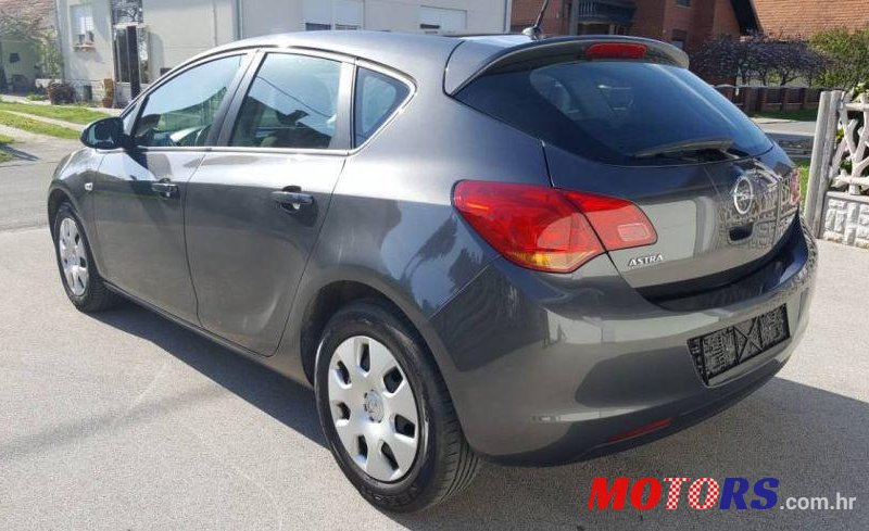 2010' Opel Astra 1,7 Cdti photo #1