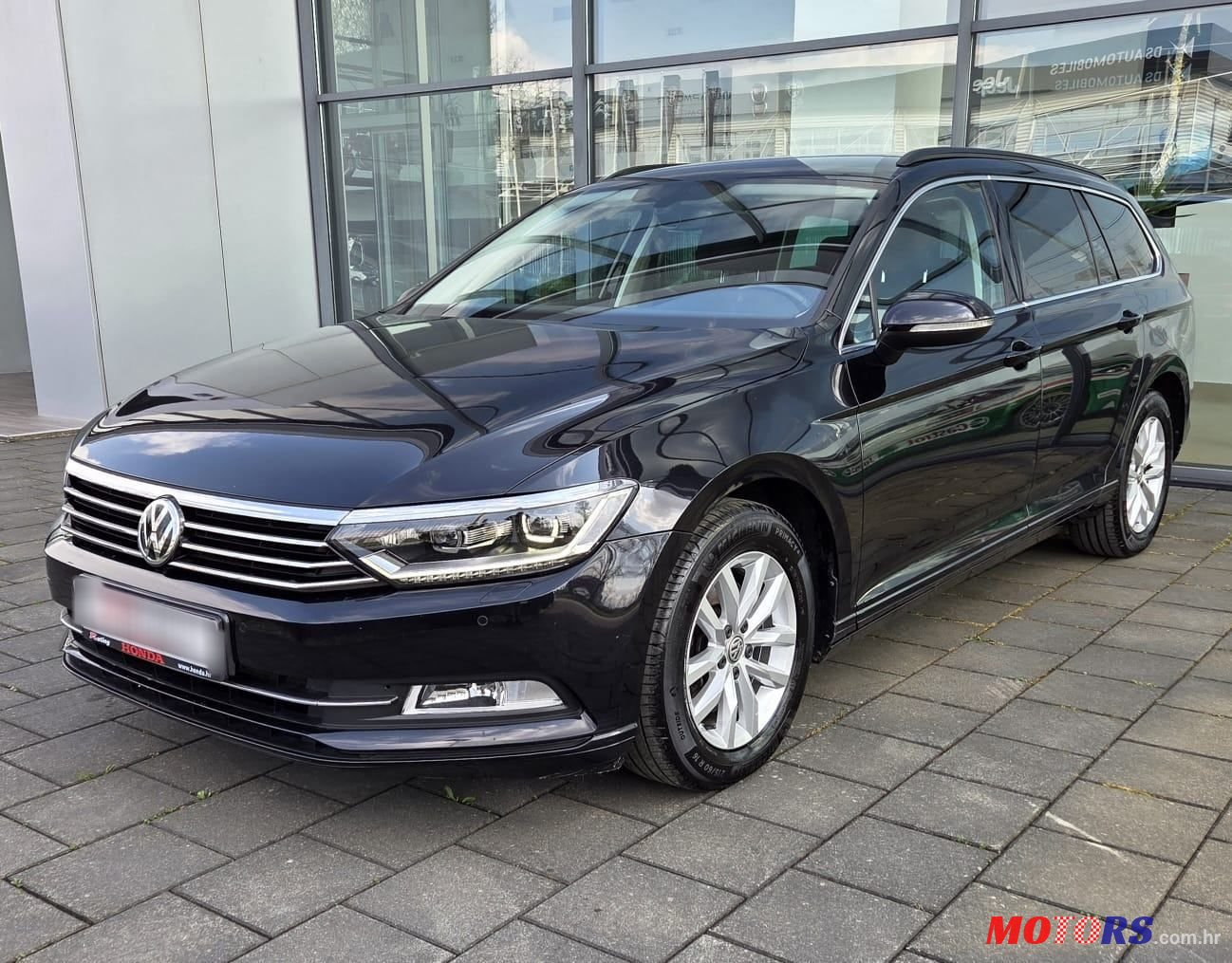 2019' Volkswagen Passat Variant photo #1