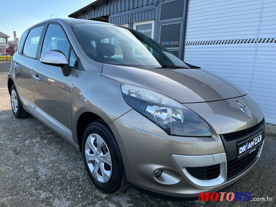 2011' Renault Scenic 1,5 Dci photo #1