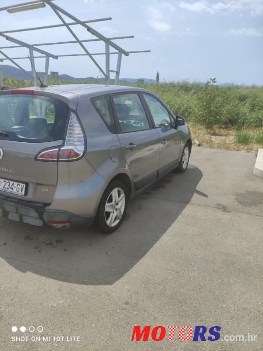 2012' Renault Scenic photo #3