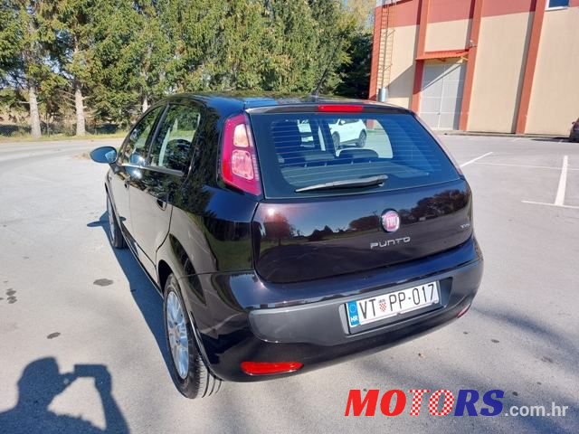 2011' Fiat Punto Evo photo #6