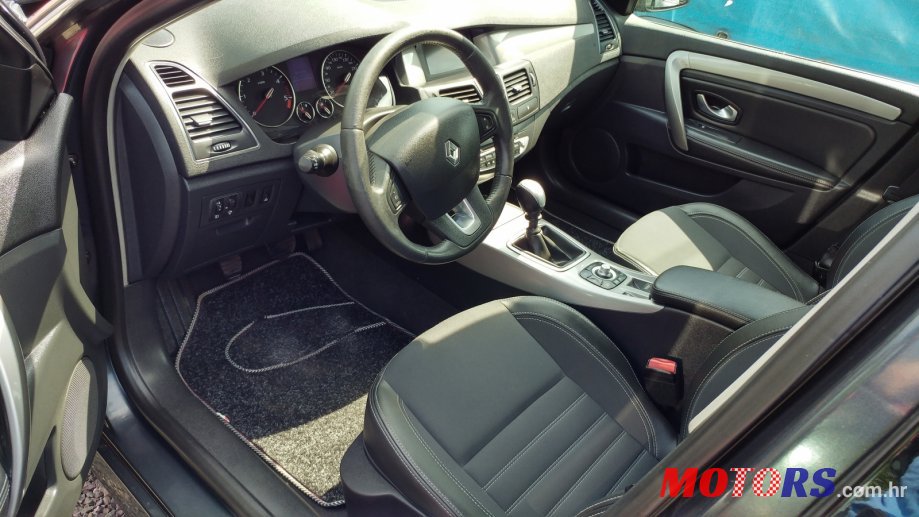 2011' Renault Laguna GandTour photo #3