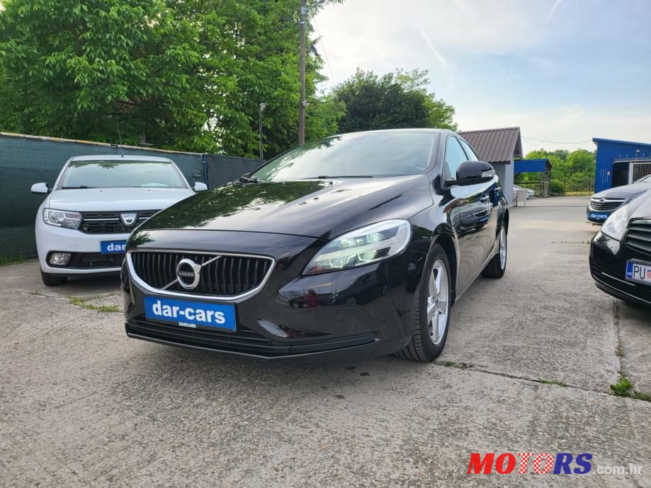 2018' Volvo V40 T2 photo #1