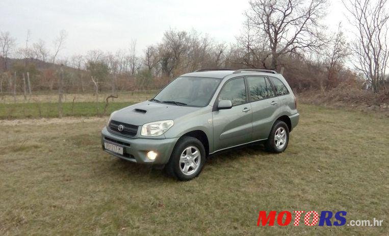 2005' Toyota RAV4 2,0 D-4D photo #2
