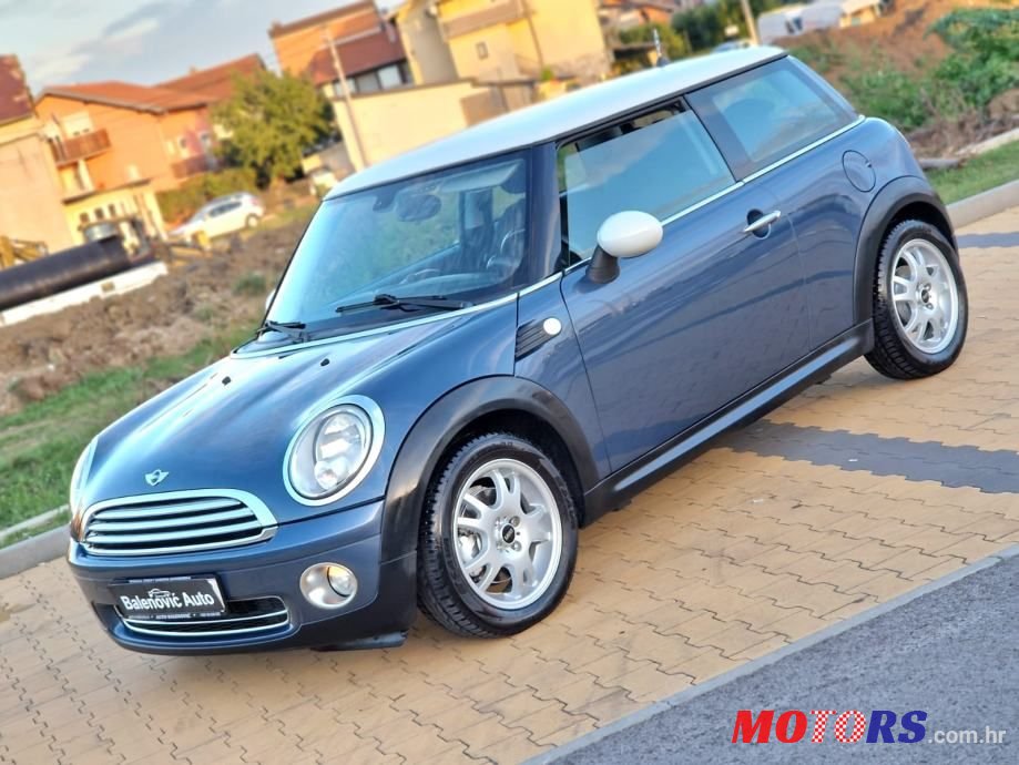 2009' MINI Cooper One photo #2