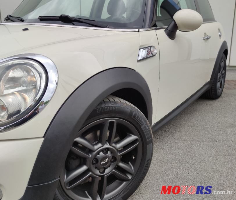2011' MINI Cooper photo #4