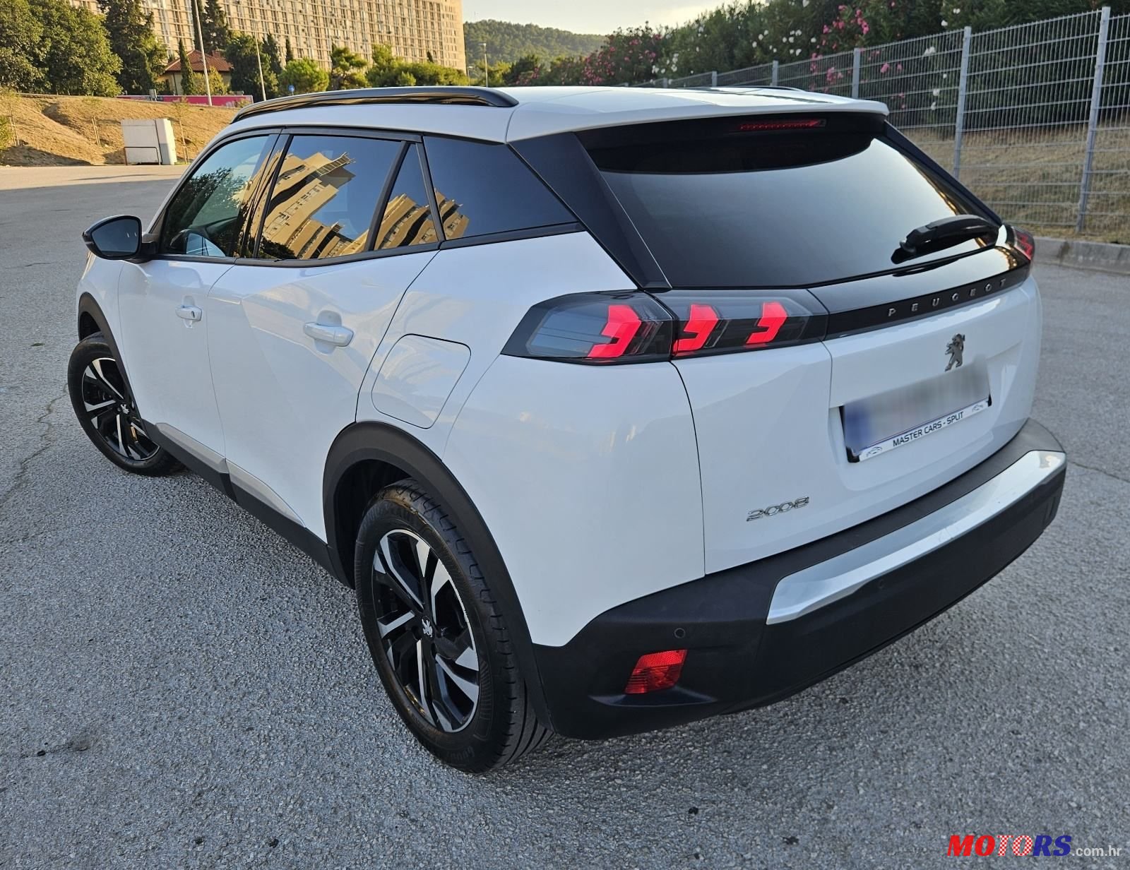 2022' Peugeot 2008 1,5 photo #3
