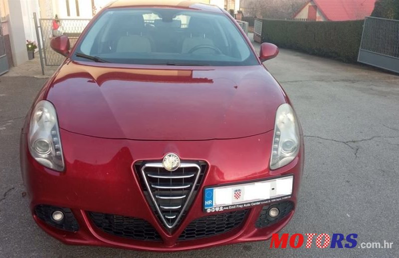 2011' Alfa Romeo Giulietta photo #1
