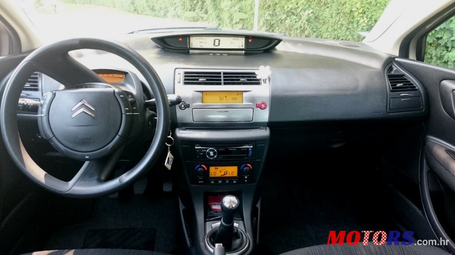 2008' Citroen C4 photo #2