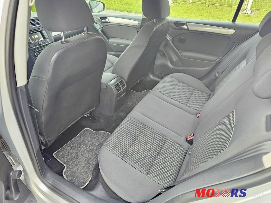 2011' Volkswagen Golf VI 1,6 Tdi photo #5