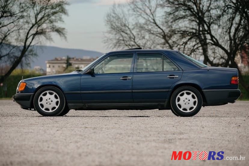 1987' Mercedes-Benz 124 260 photo #6