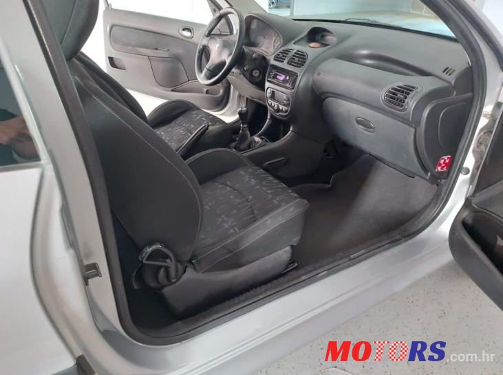 2001' Peugeot 206 1.6 16V Sport photo #3