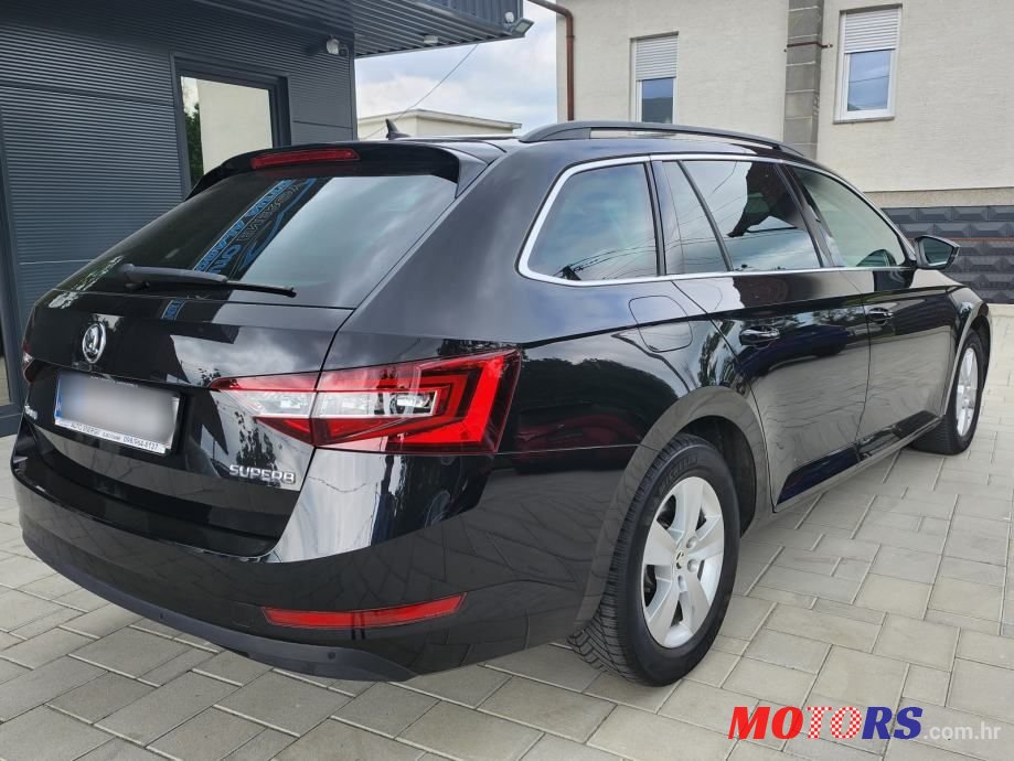 2019' Skoda Superb Combi photo #5
