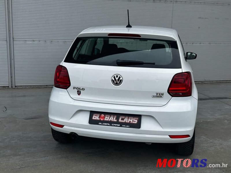 2015' Volkswagen Polo photo #6