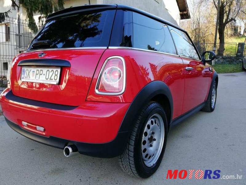 2011' MINI Cooper Cooper photo #2