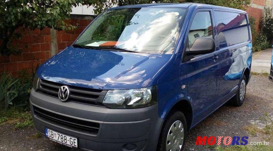 2010' Volkswagen Transporter Kombi photo #2