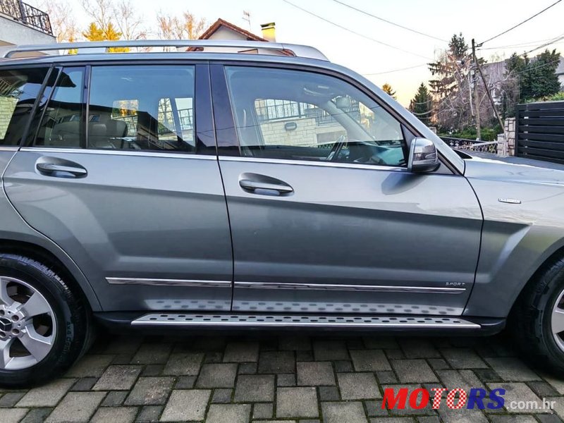 2009' Mercedes-Benz GLK 220 Cdi 4Matic photo #2