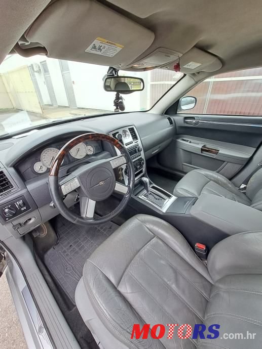 2004' Chrysler 300C photo #6