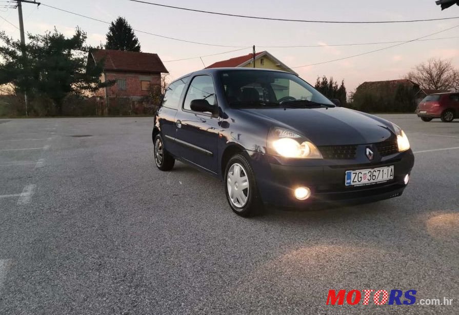2002' Renault Clio 1,2 16V photo #1
