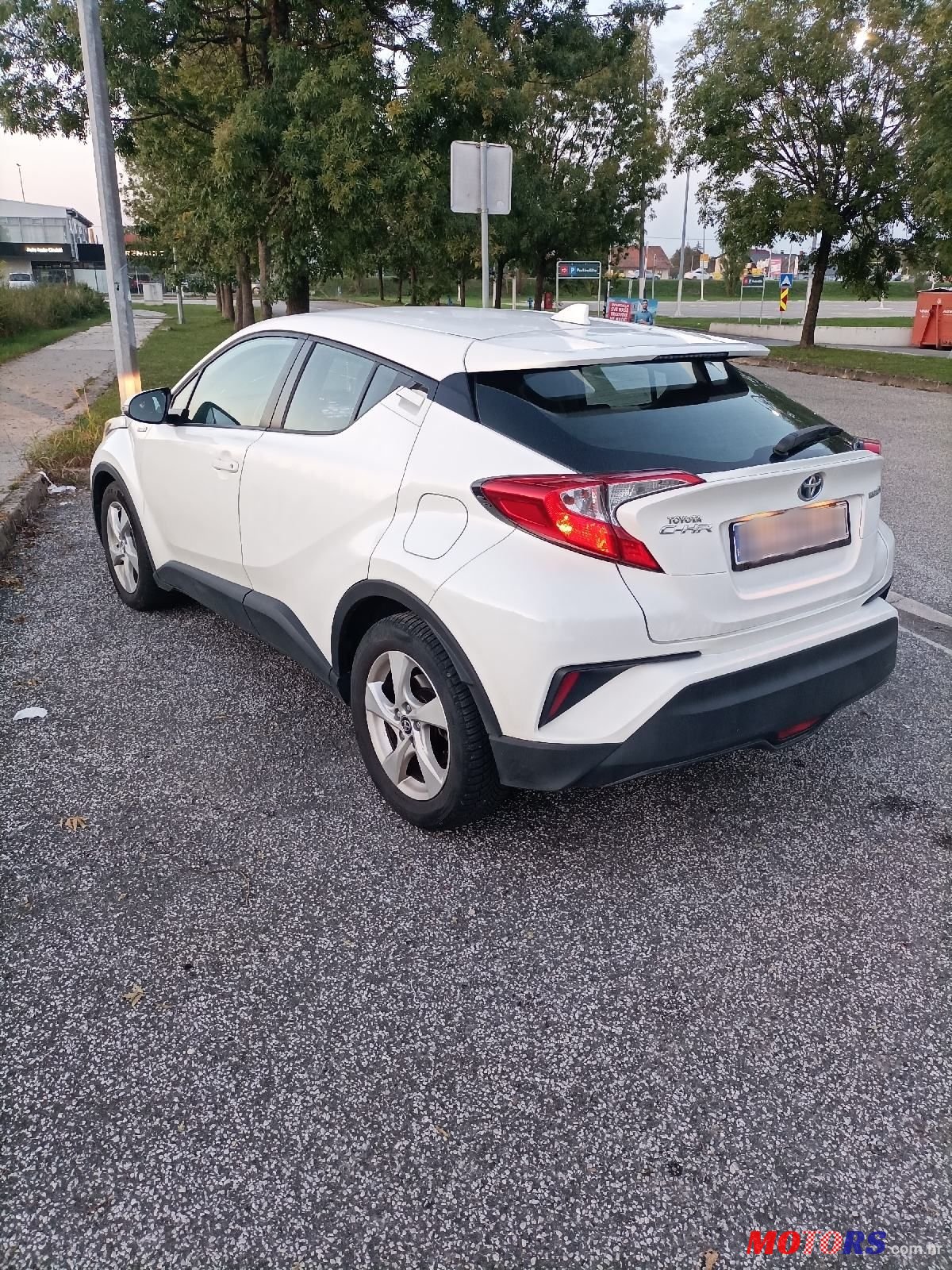 2019' Toyota C-HR 1,8 photo #3