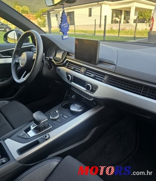 2019' Audi A4 Avant photo #2